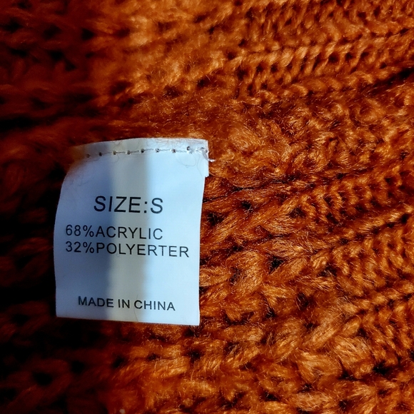 Sweaters - Picture 4 of 4